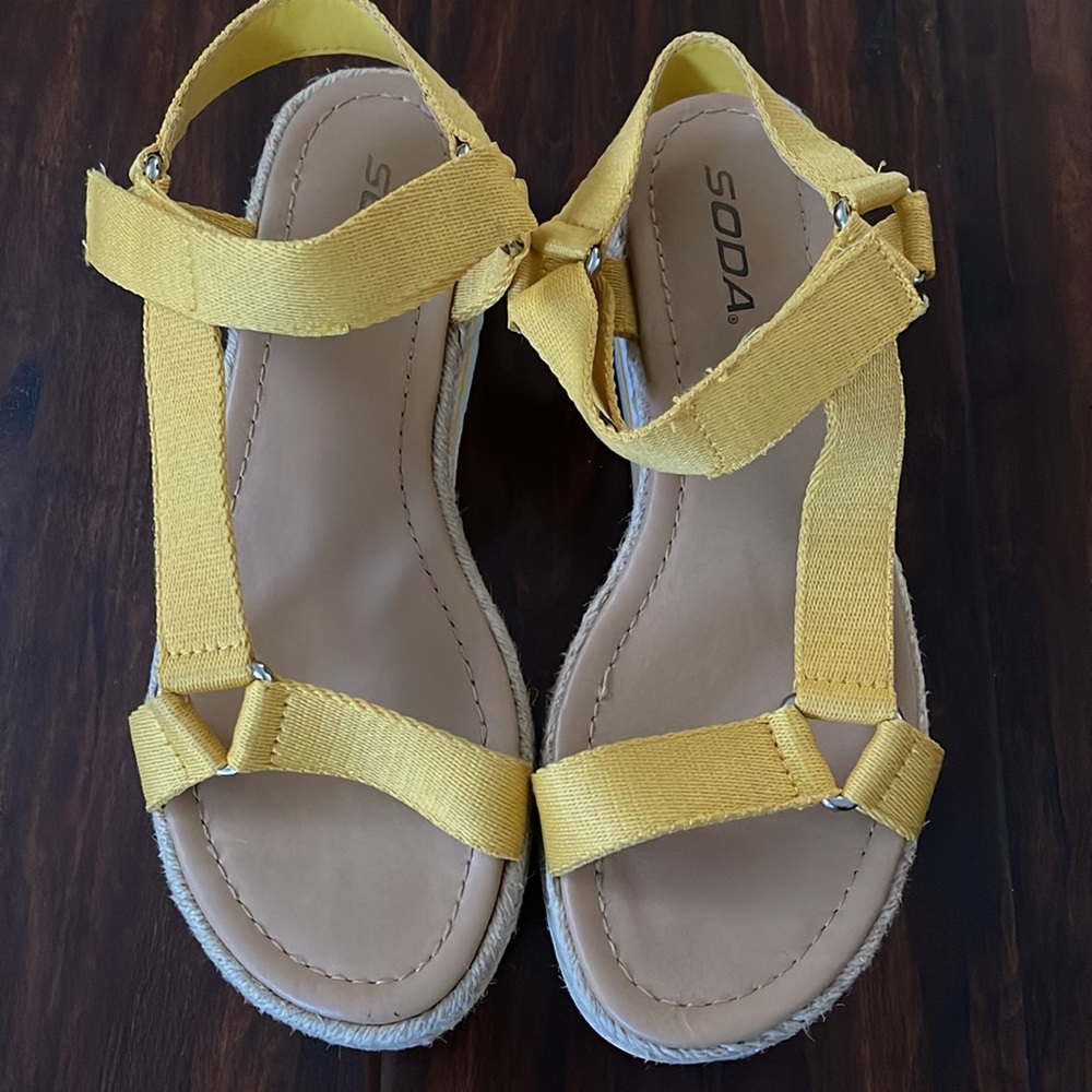 Womens Soda Platform Sandals - Picture 10 of 10